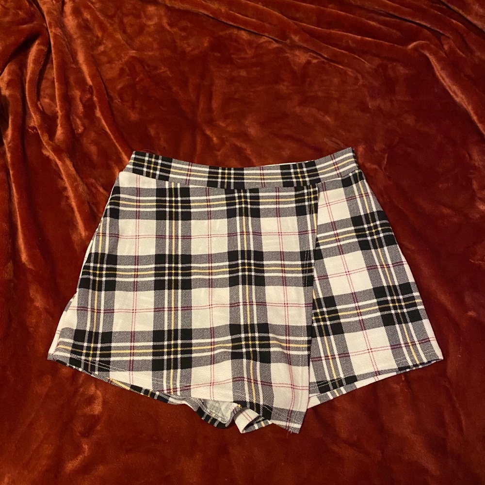 A mini short/ skirt